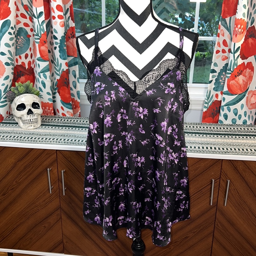 Torrid Floral Satin Lace Trim Cami Size 00